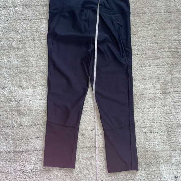 EUC women’s Under Armour heat gear compression cropped leggings, size small - Picture 2 of 3